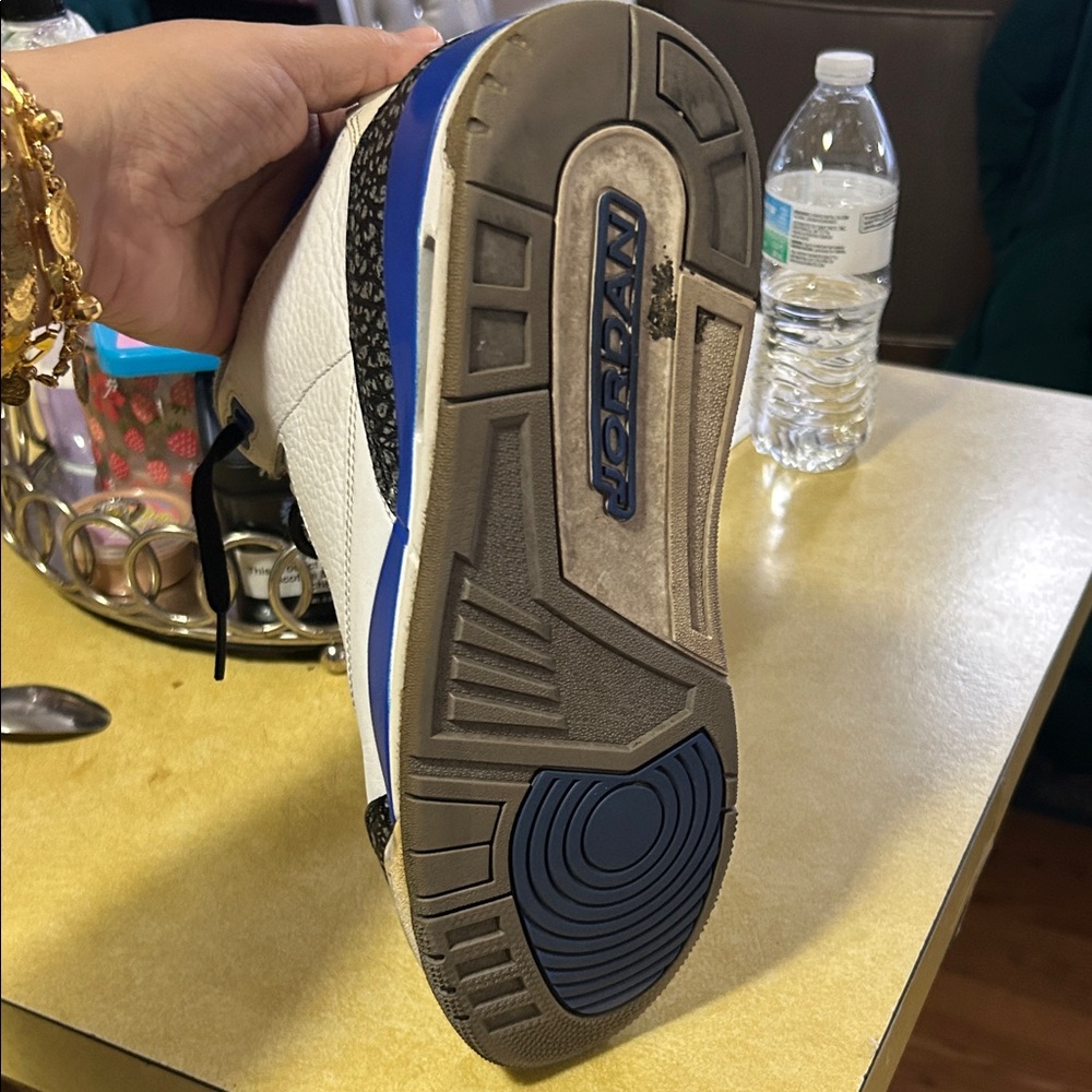 Jordan Men's White and Black Sneakers with Blue Accents - Picture 7 of 13